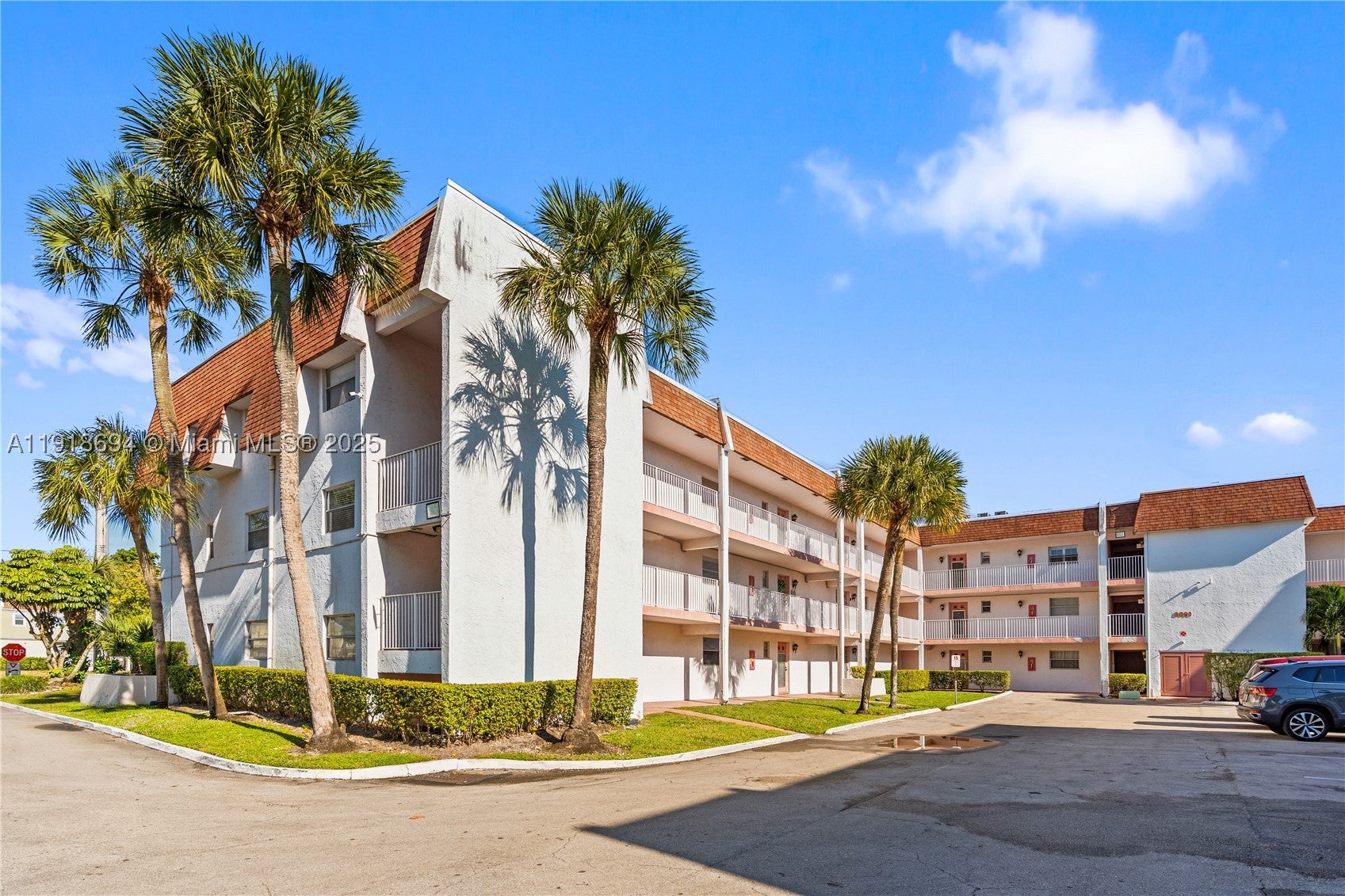 8000 Lagos De Campo Blvd