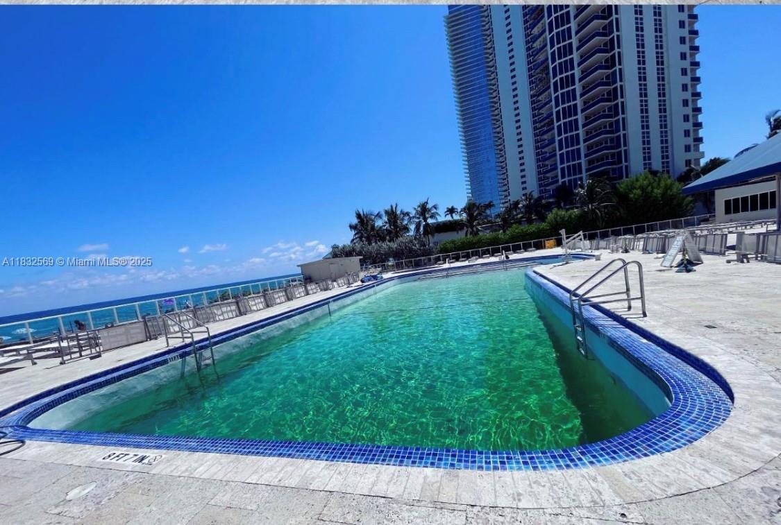 THE AVENTURA BEACH CLUB C - Residential