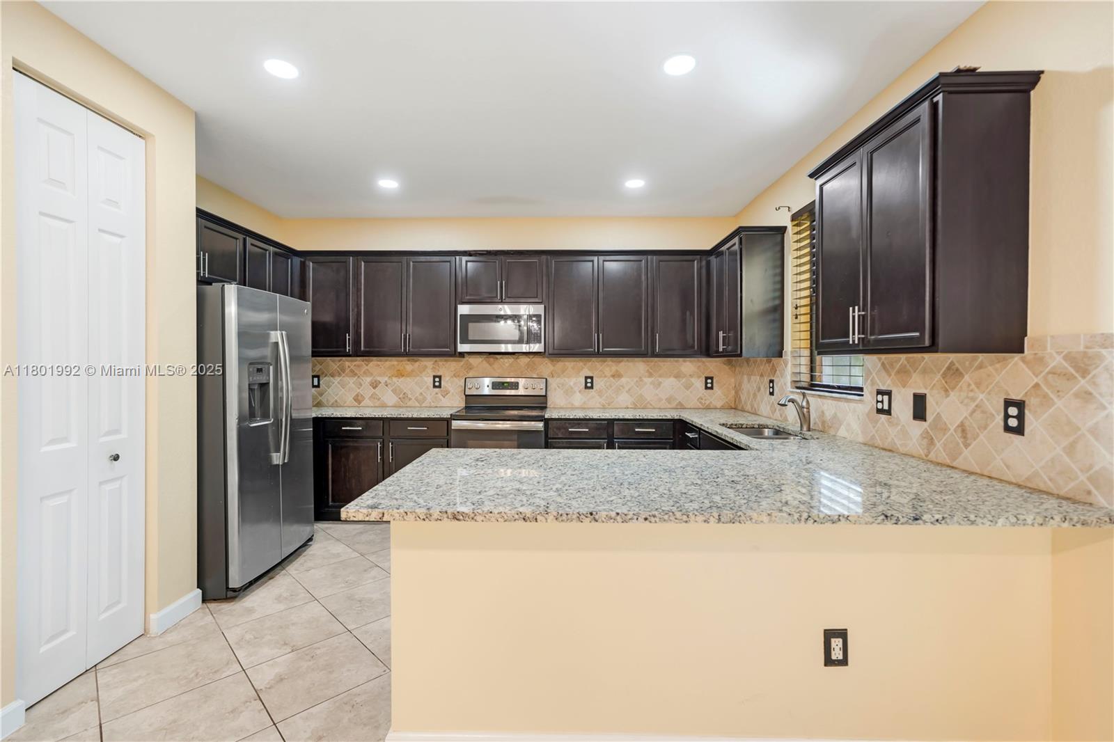6973 Broadland Way, Coconut Creek, FL, 33073/$460,000 3 6973 Broadland Way