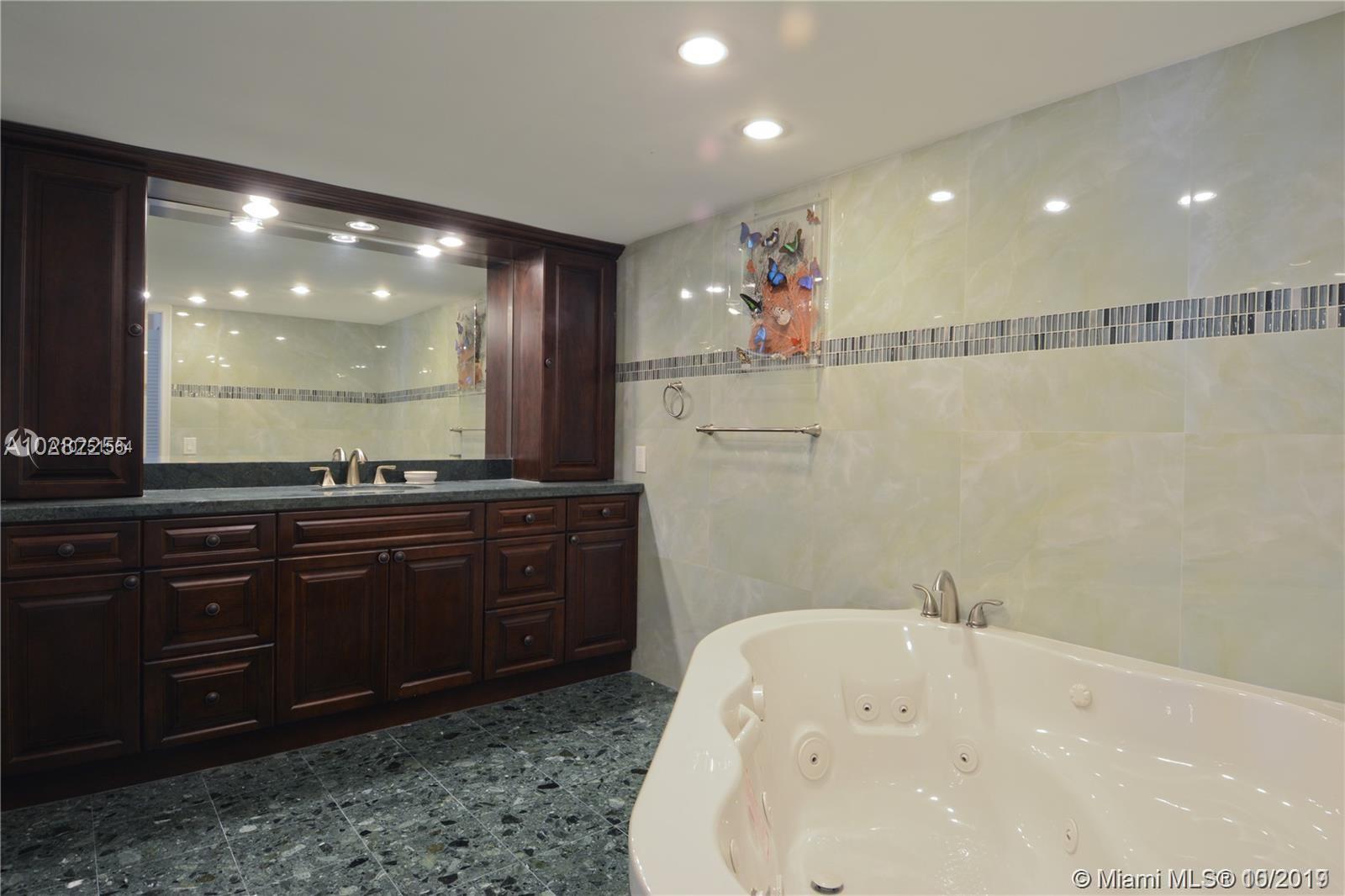 AQUARIUS CONDO - Residential