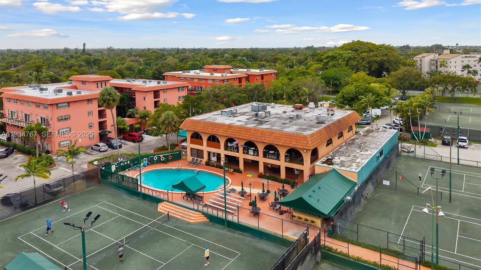 TENNIS CLUB TILDEN CONDO - Residential