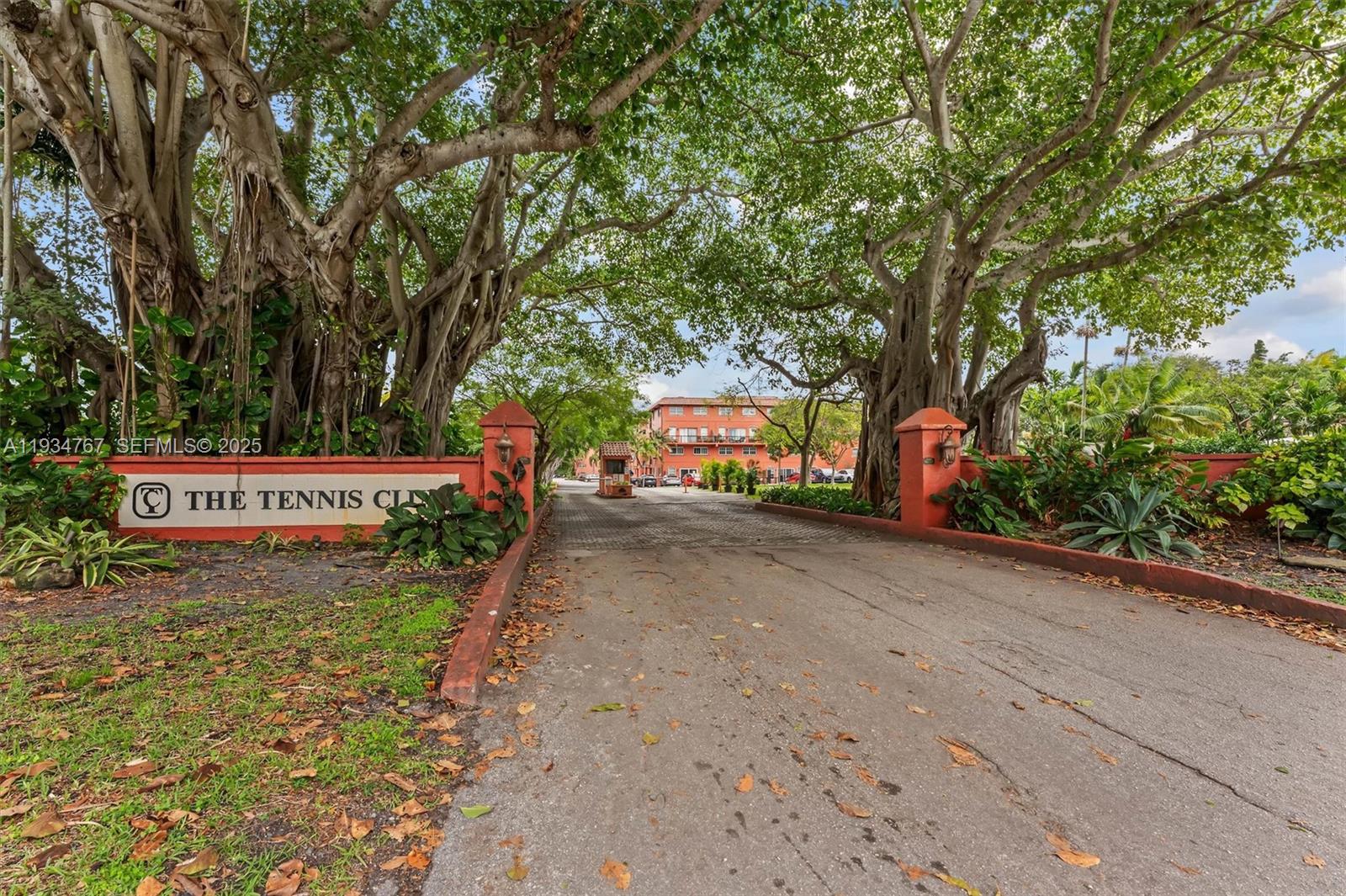 620 Tennis Club Dr 110