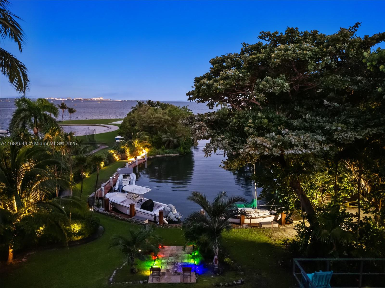 FOUR WAY LODGE - Residential
