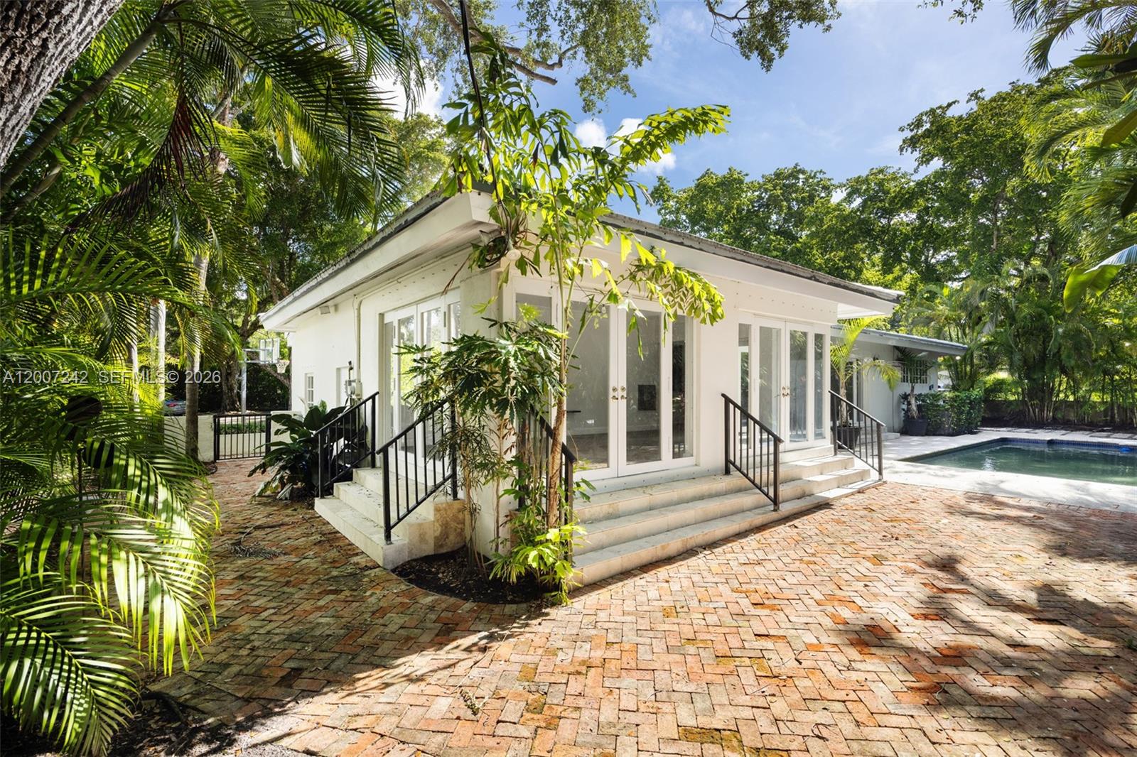 CORAL GABLES BISC BAY SEC - Residential