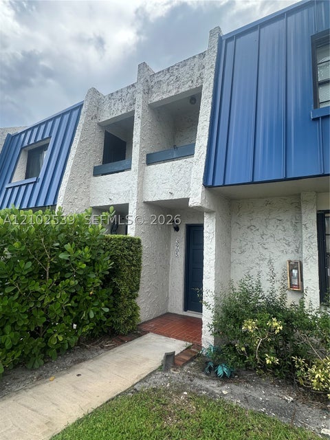 Photo of 3905 Sheridan St, Hollywood, FL 33021 (MLS # A12102539)
