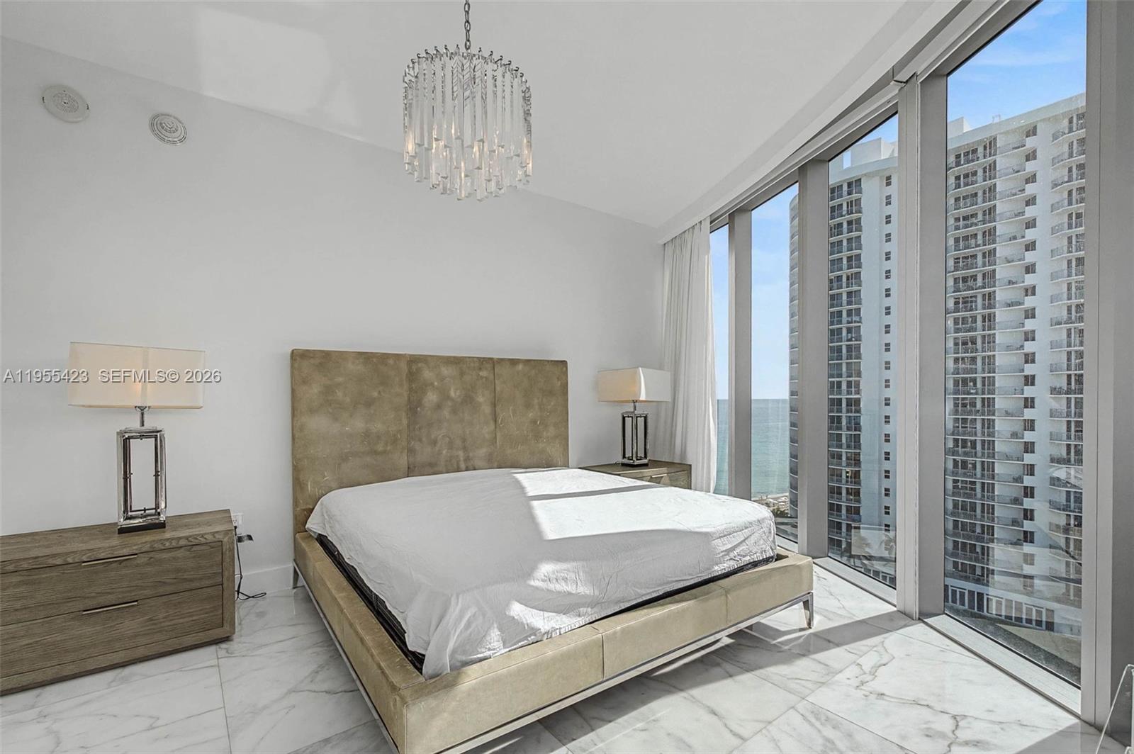 17475 Collins Ave 904