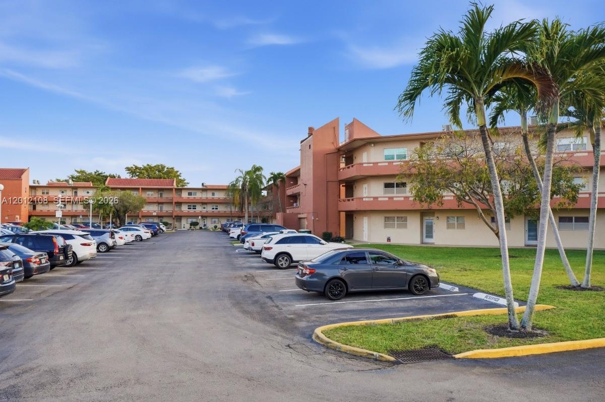 GREENS CONDO APTS PHASE II - Residential