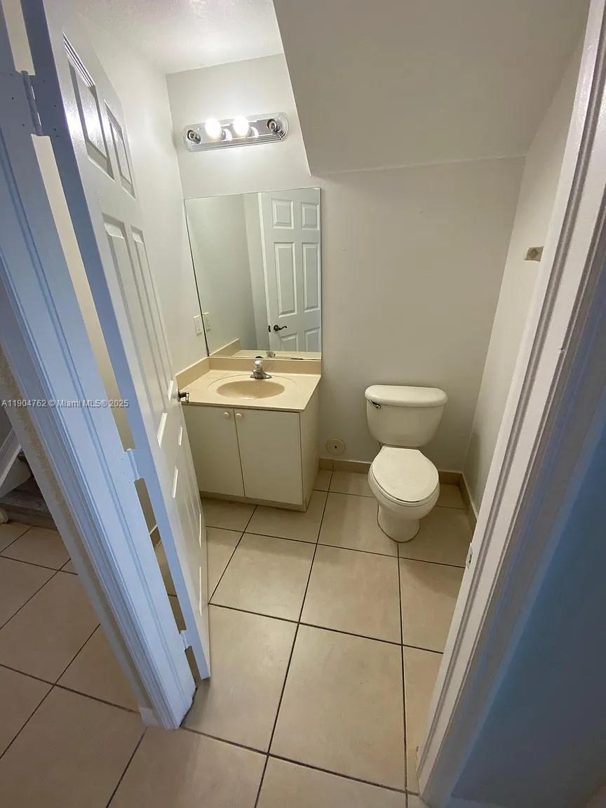 SANTORINI AT VIZCAYA - Residential Lease