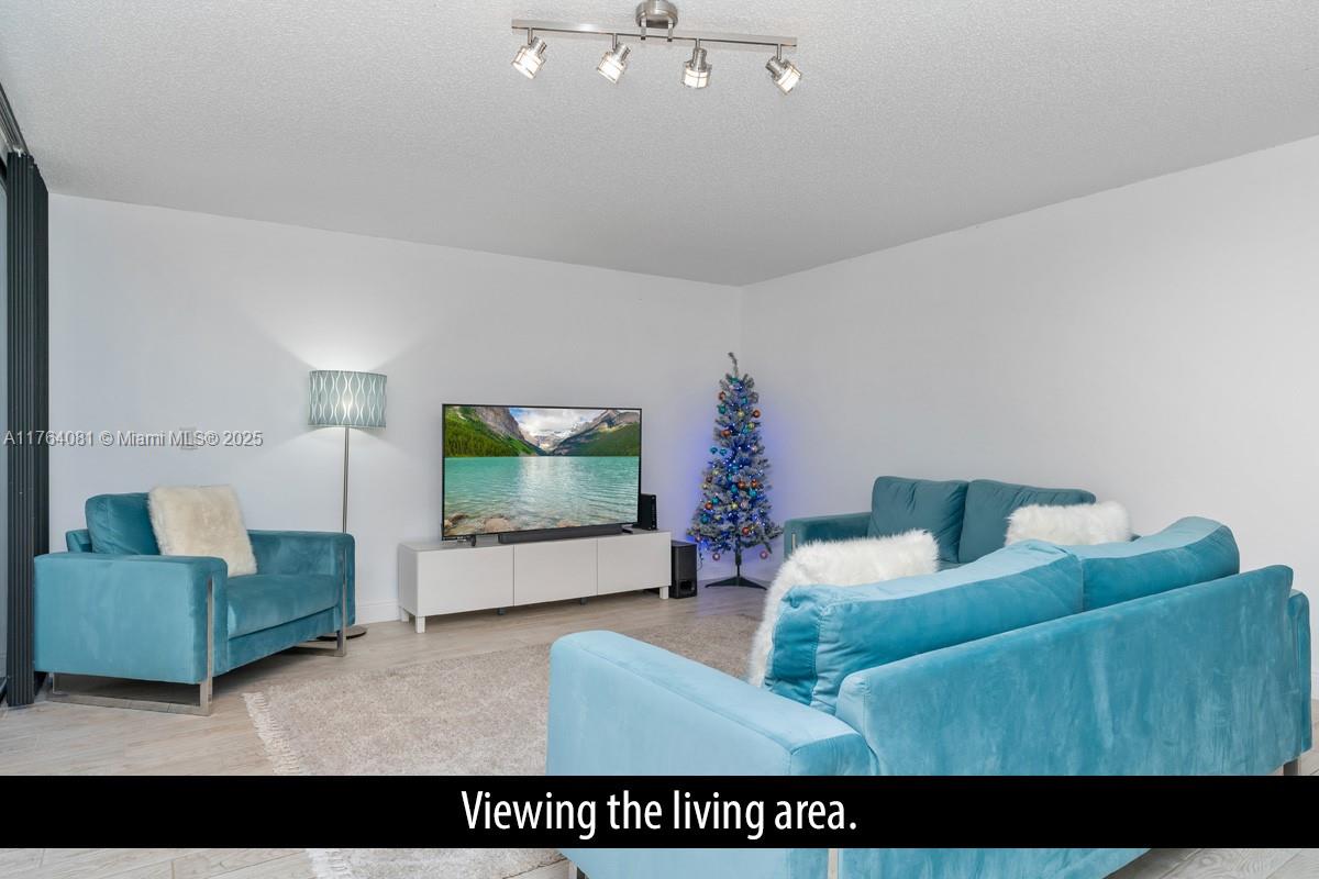 LAVERS RESORT & RACQUET - Residential