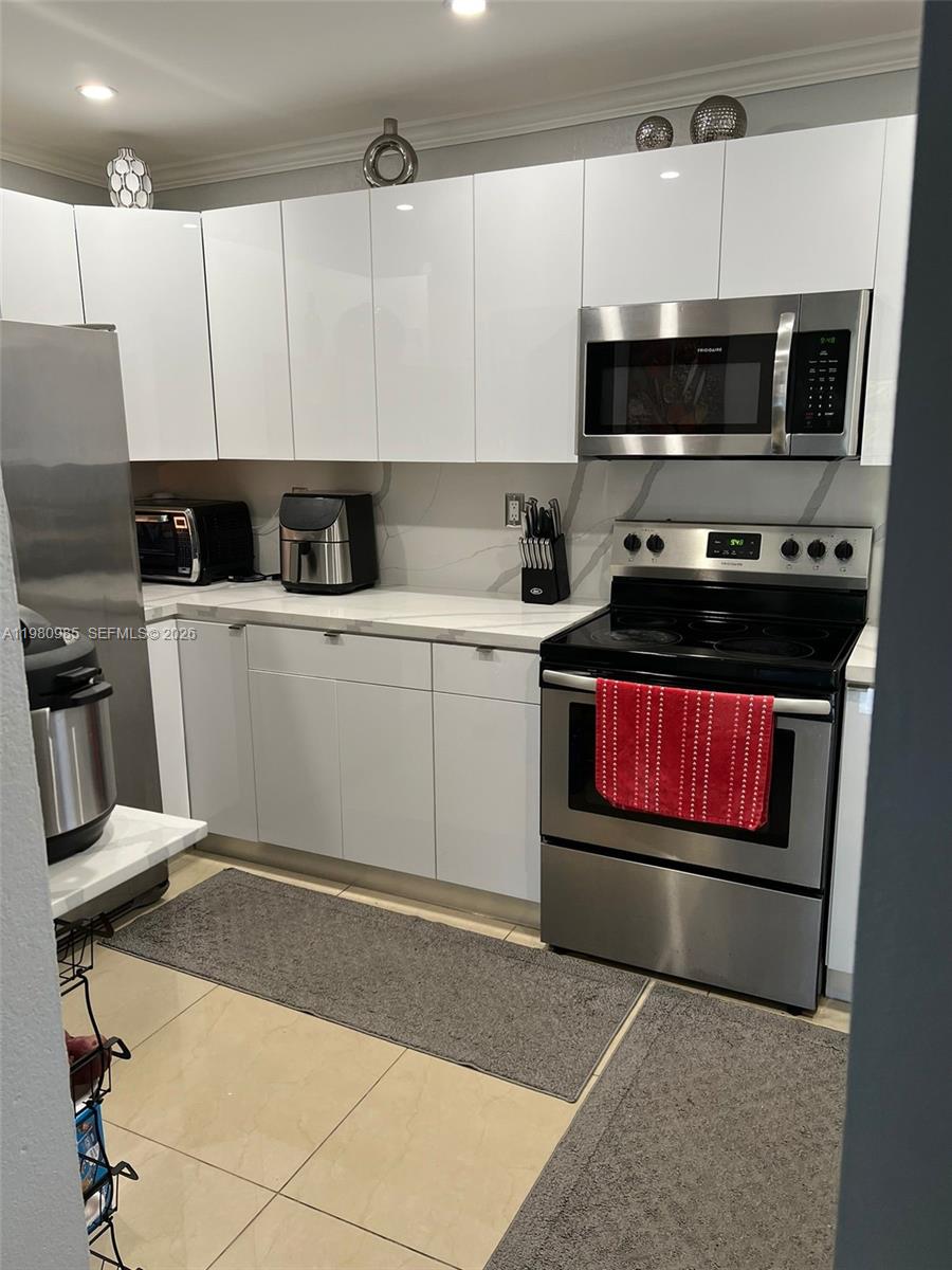 RAMBLEWOOD CONDO A - Residential Lease