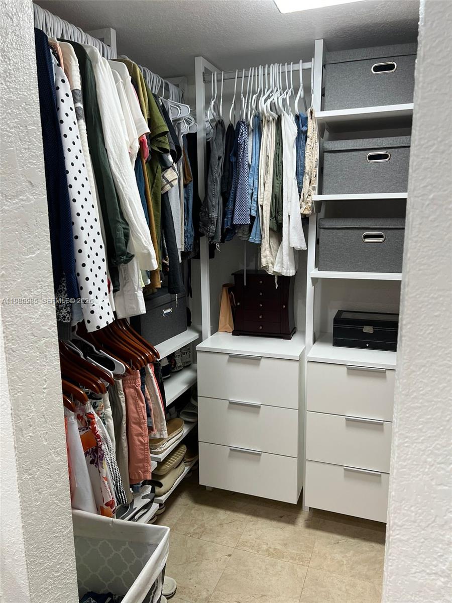 RAMBLEWOOD CONDO A - Residential Lease