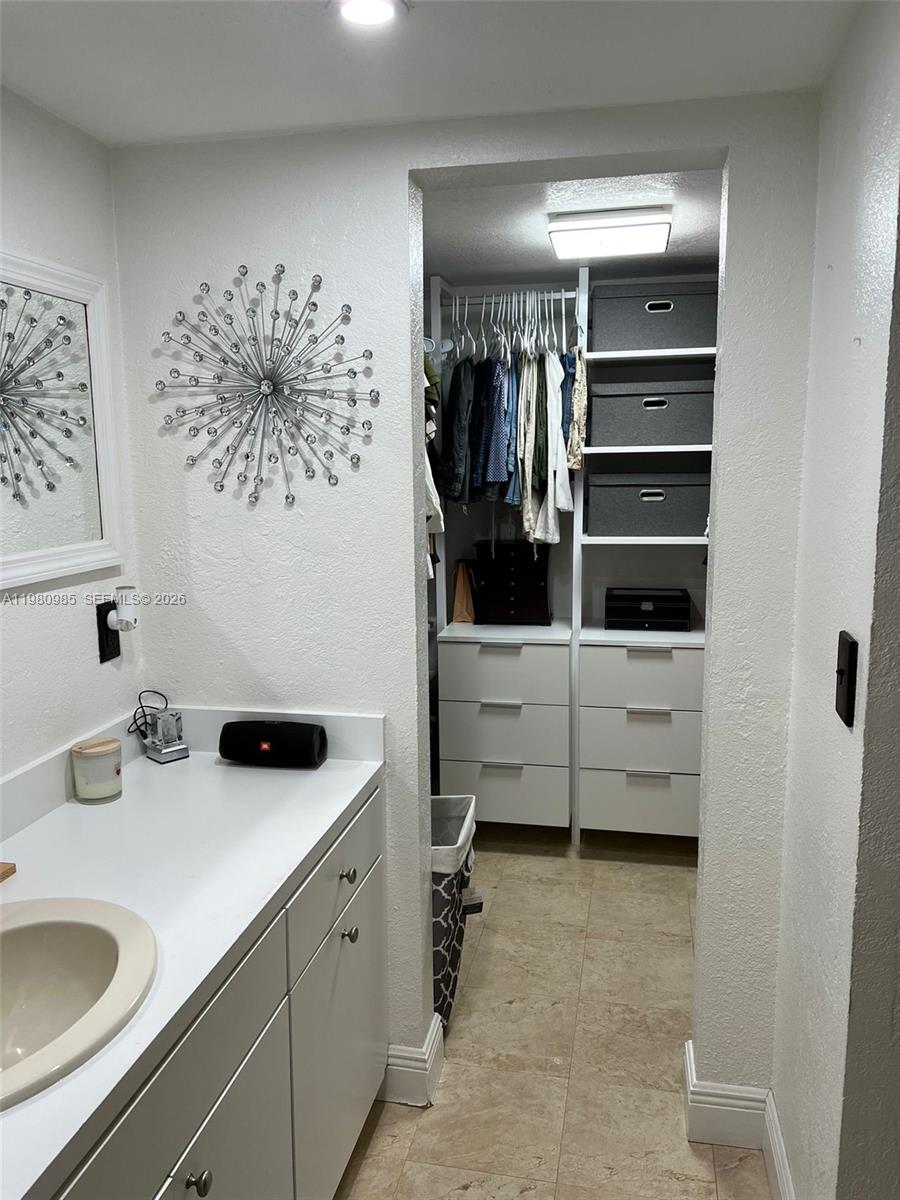 RAMBLEWOOD CONDO A - Residential Lease