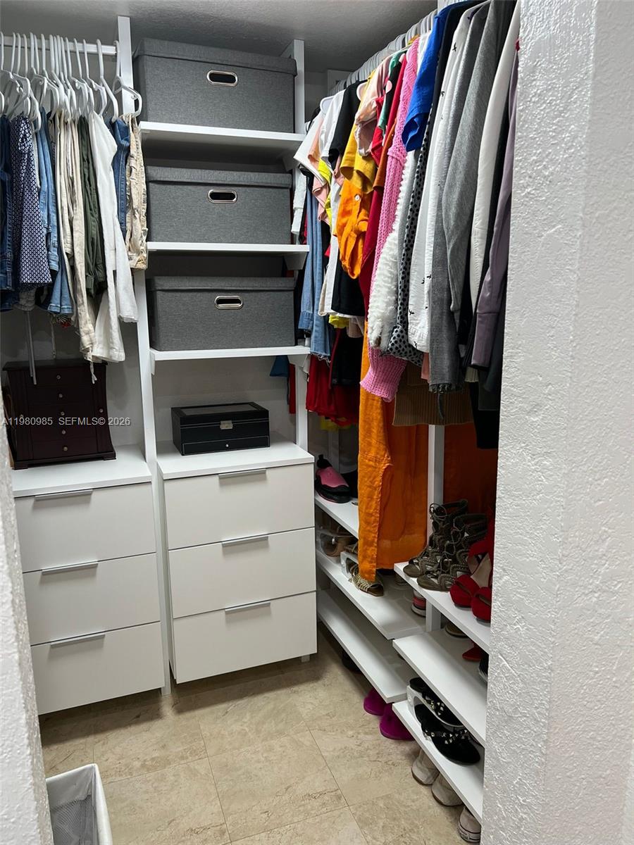 RAMBLEWOOD CONDO A - Residential Lease