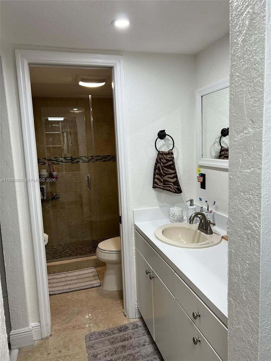 RAMBLEWOOD CONDO A - Residential Lease