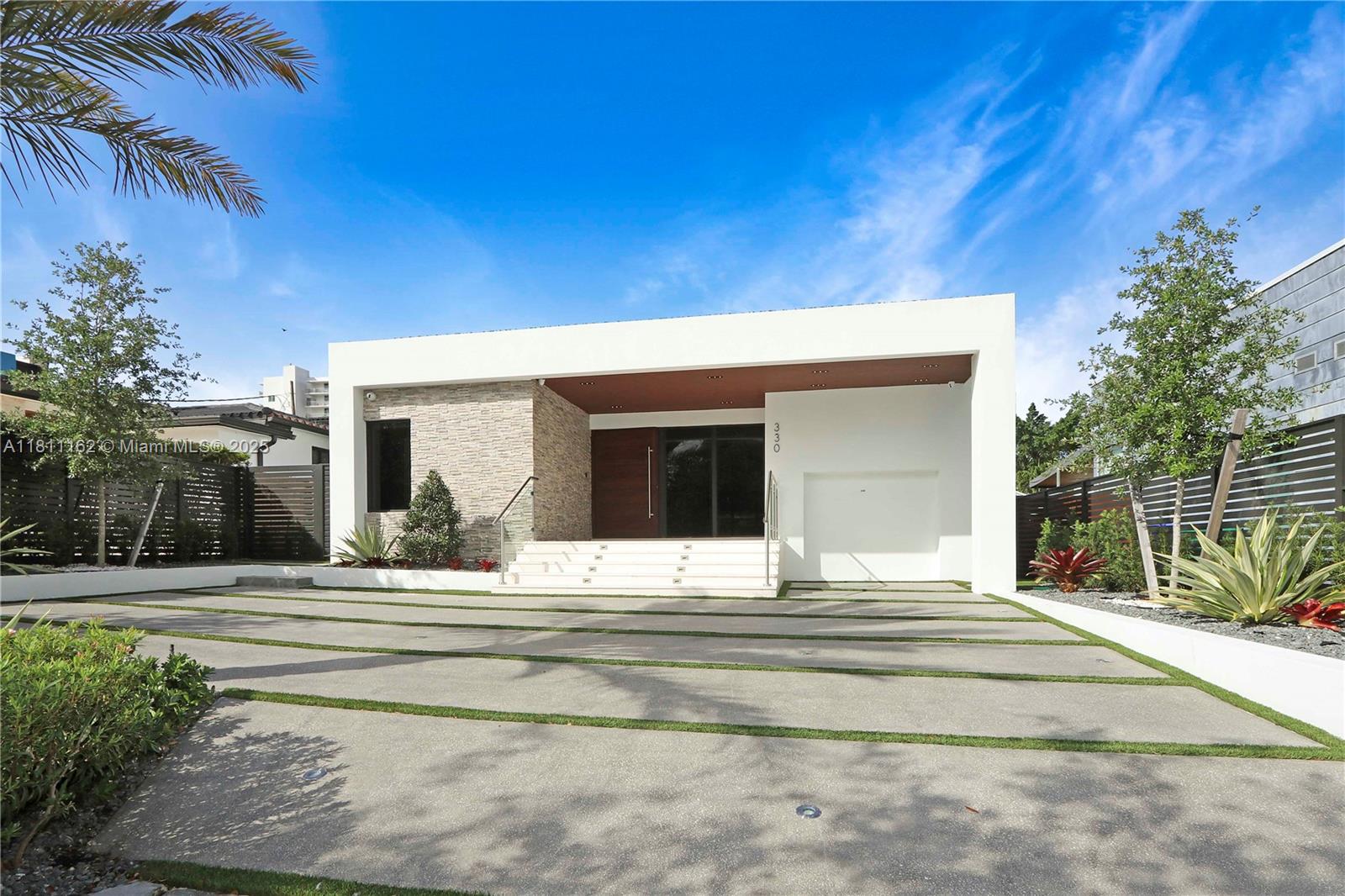 330 Sw 19th Rd, Miami, Broward County, Florida - 4 Bedrooms  
5 Bathrooms - 