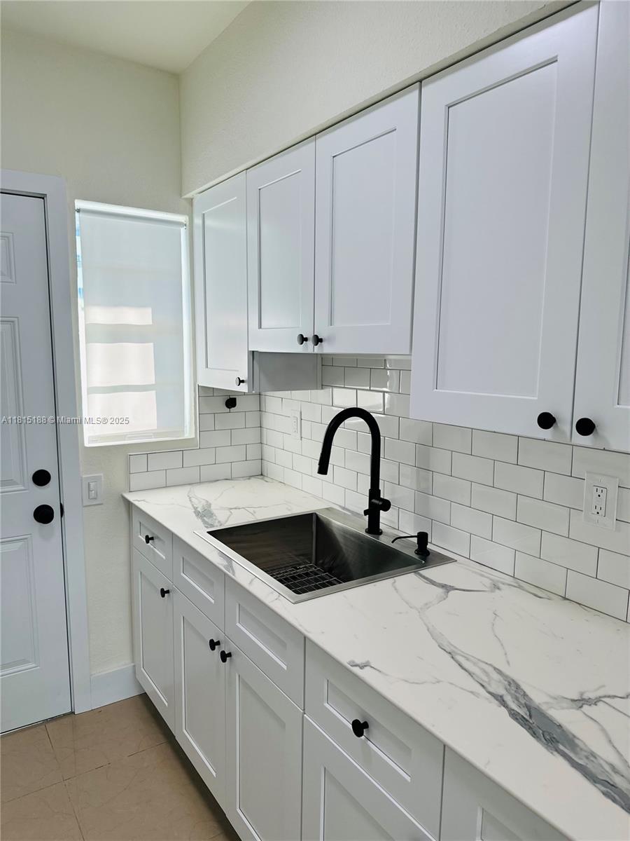 8080 Tatum Waterway Dr 17, Miami Beach, Miami-Dade County, Florida - 1 Bathrooms - 