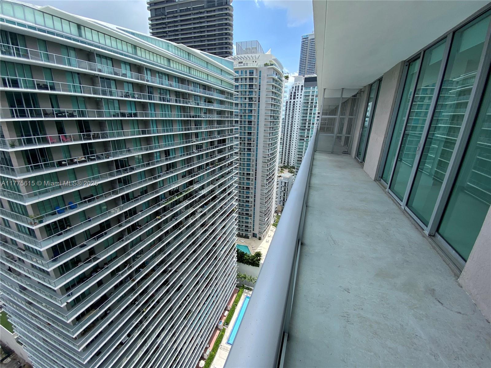 THE AXIS ON BRICKELL COND - Residential