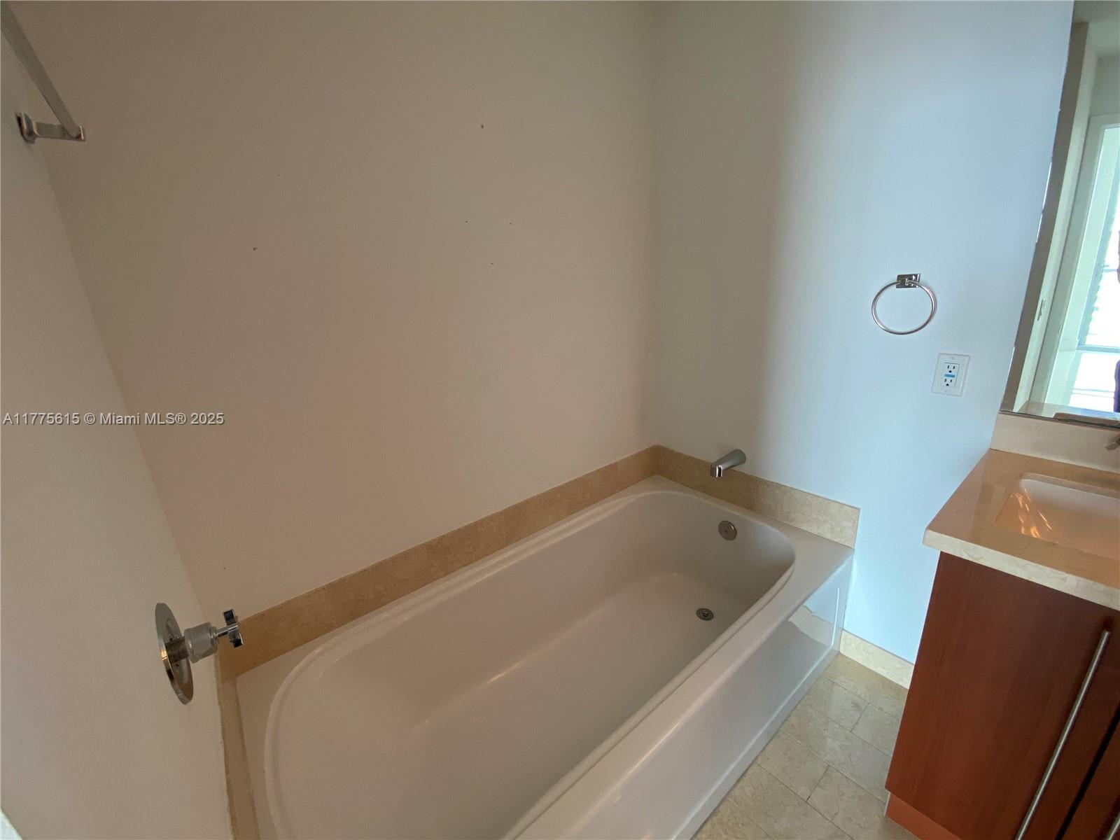 79 SW 12 ST 3810-S