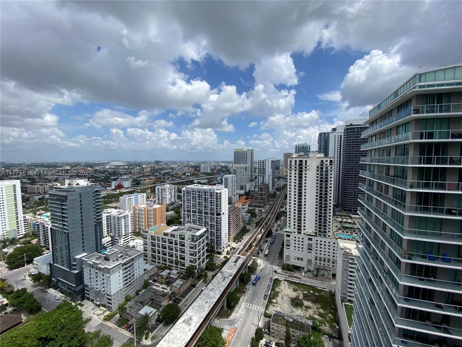THE AXIS ON BRICKELL COND - Residential