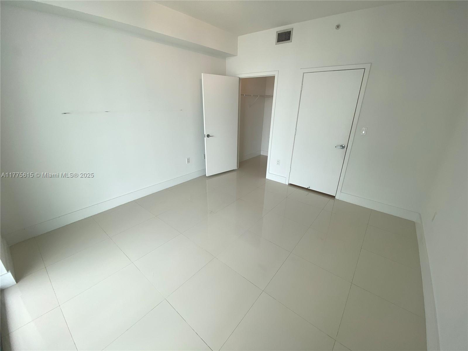 THE AXIS ON BRICKELL COND - Residential