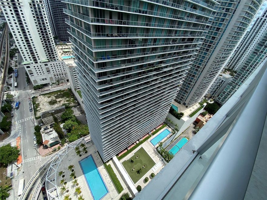 Beautiful 2/2 + extra den/office and 2 assigned parking spaces. Experience urban living at its finest in this stunning 38th-floor unit in Axis on Brickell. Centrally located in the heart of
Brickell, just steps from the Metrorail, Metromover, free trolley service, Mary Brickell Village & Brickell City Ctr. Split floor plan with breathtaking Miami sunset views from a large
balcony accessible from every room! Unit features 9-foot ceilings, granite countertops, stainless steel appliances, tile floors & modern bathrooms. The building boasts fantastic
amenities, including two pools, a hot tub, fitness center, and separate men's & women's spa facilities. Residents also have access to a party room, children's playroom, conference
room, 24-hour security, valet parking & concierge service