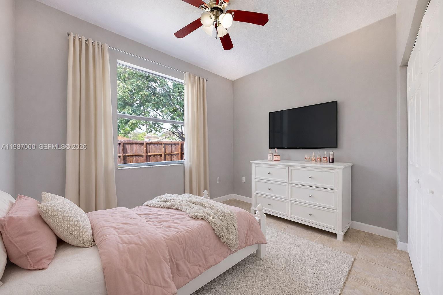 FLORIDIAN BAY ESTATES - Residential Lease