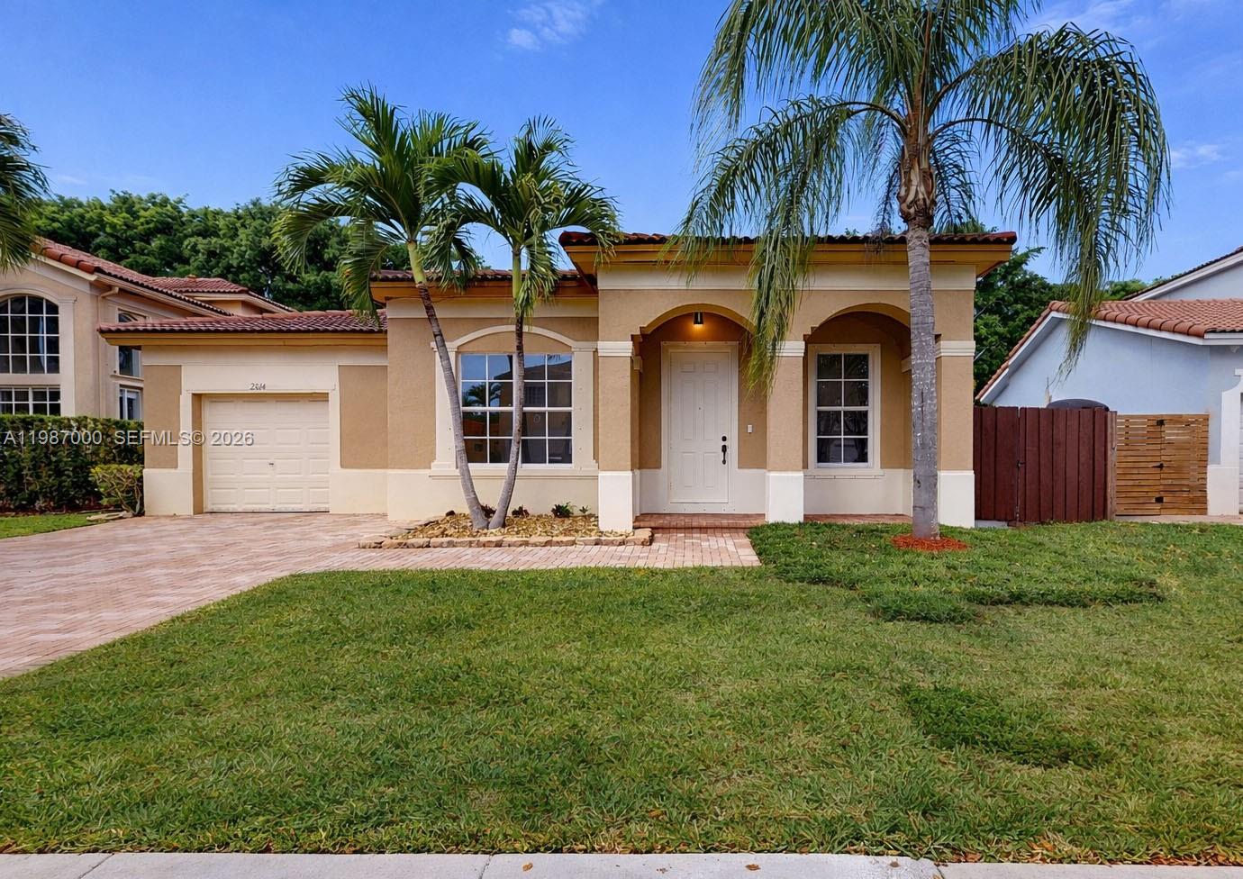 FLORIDIAN BAY ESTATES - Residential Lease