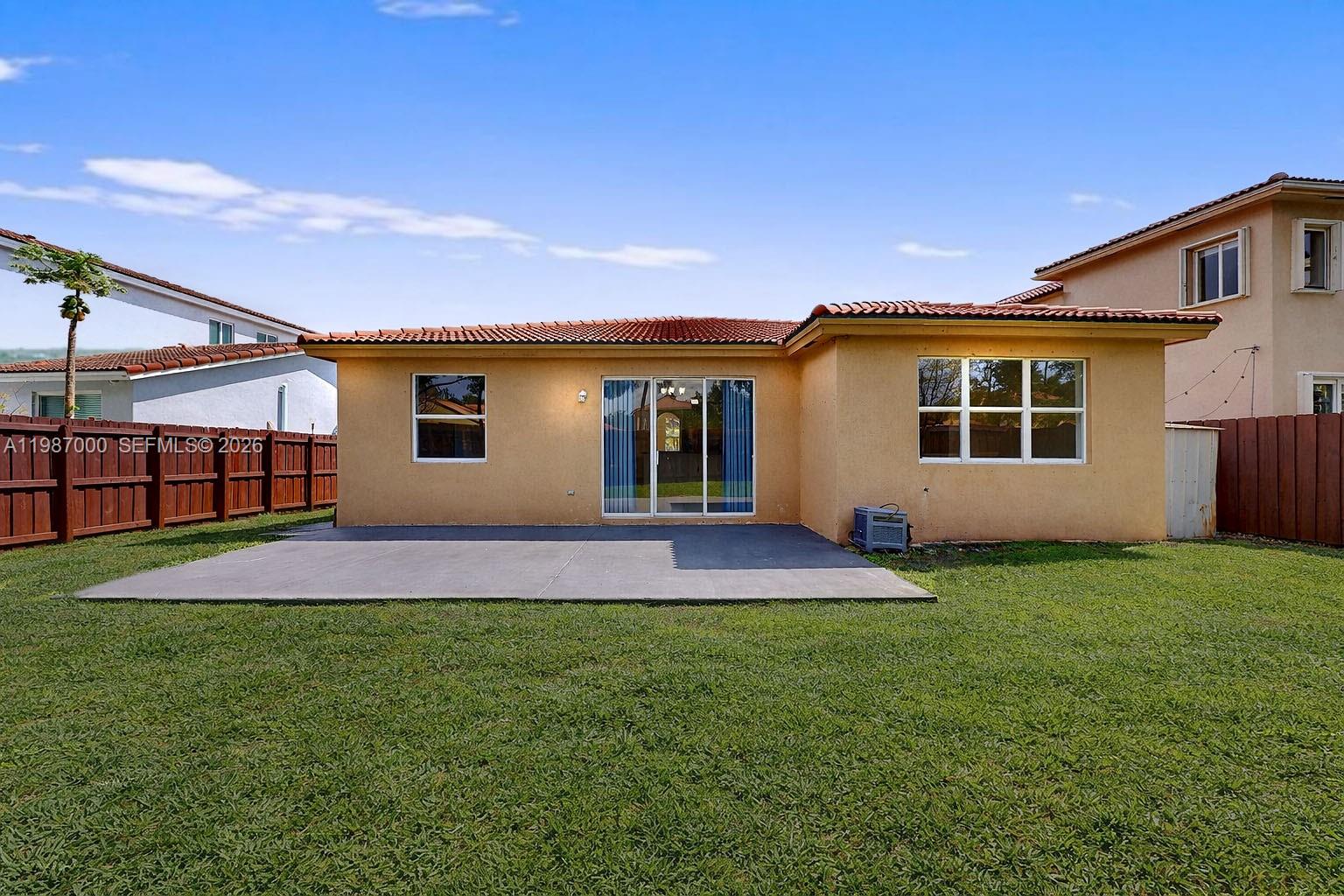 FLORIDIAN BAY ESTATES - Residential Lease