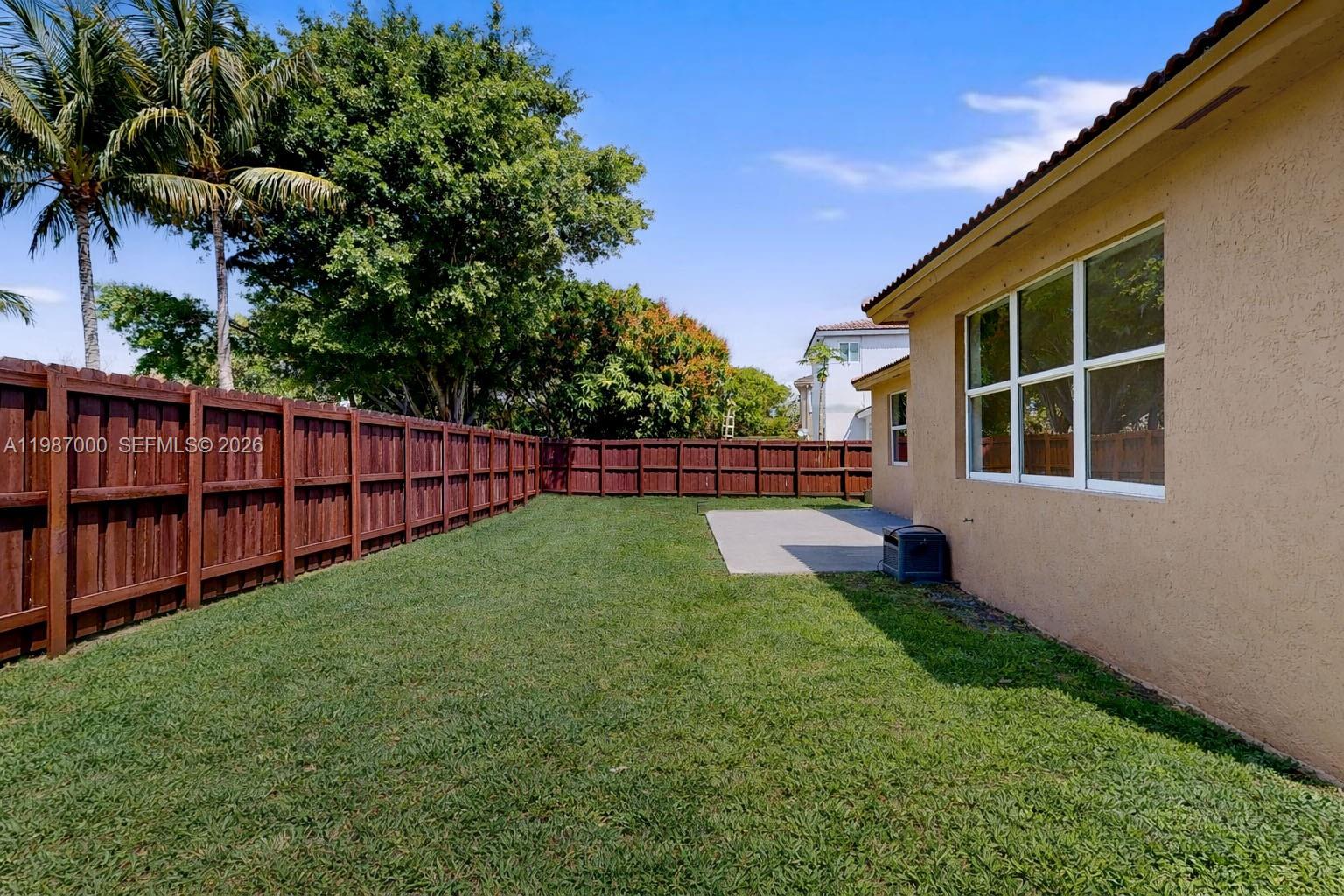 FLORIDIAN BAY ESTATES - Residential Lease