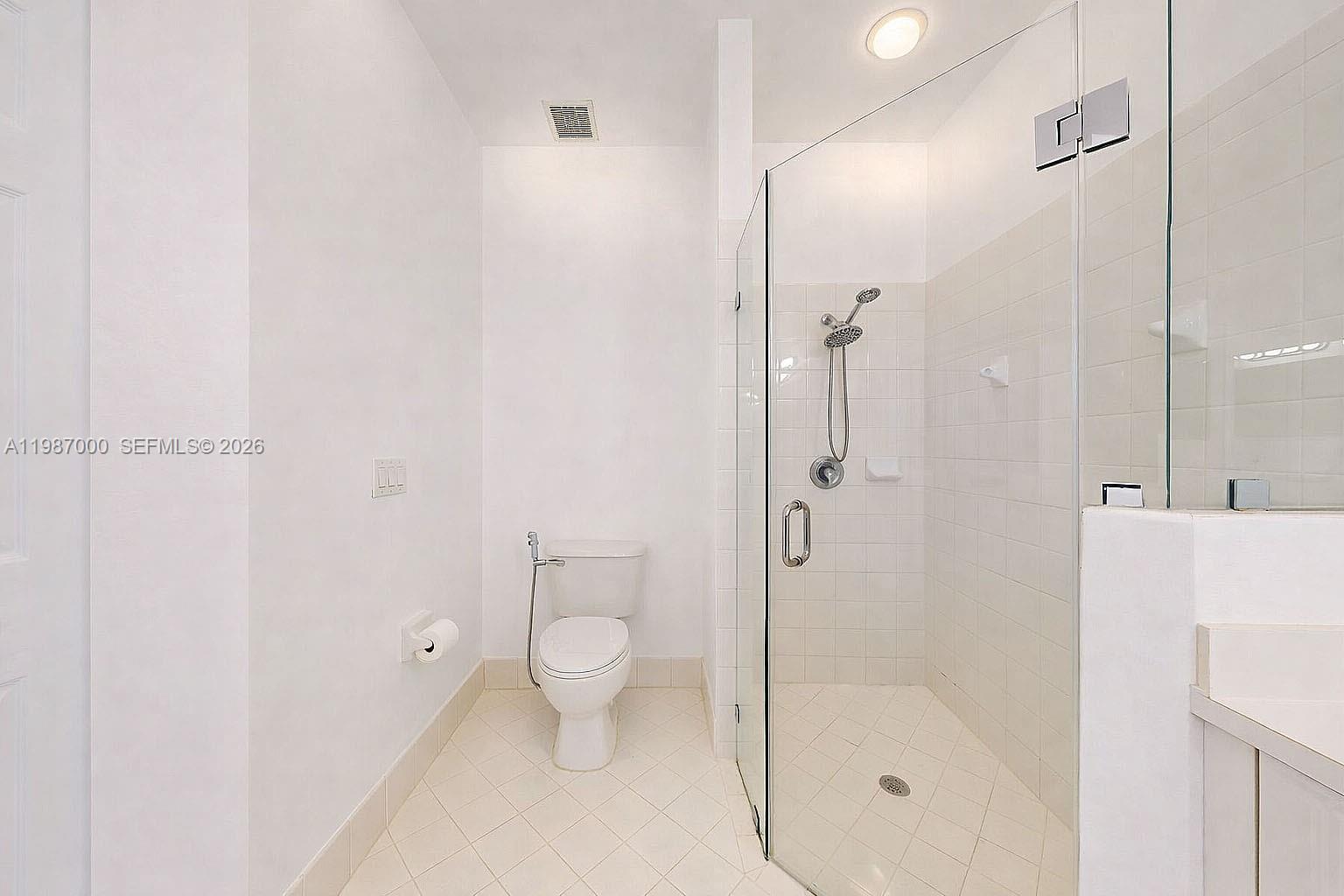 FLORIDIAN BAY ESTATES - Residential Lease