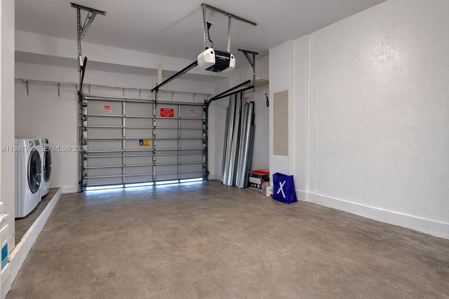 FLORIDIAN BAY ESTATES - Residential Lease