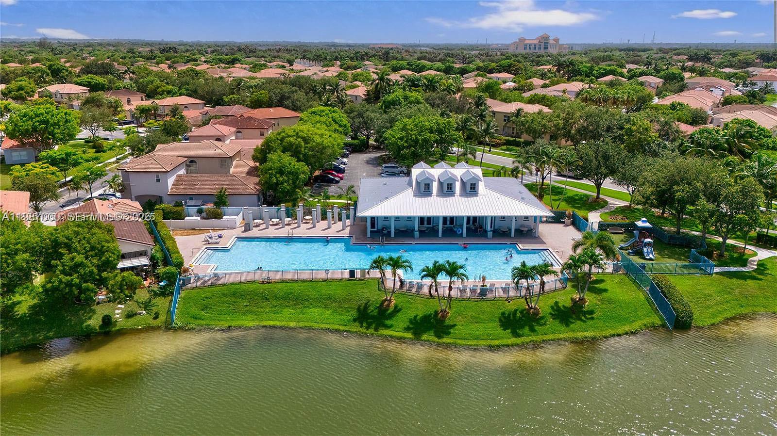 FLORIDIAN BAY ESTATES - Residential Lease