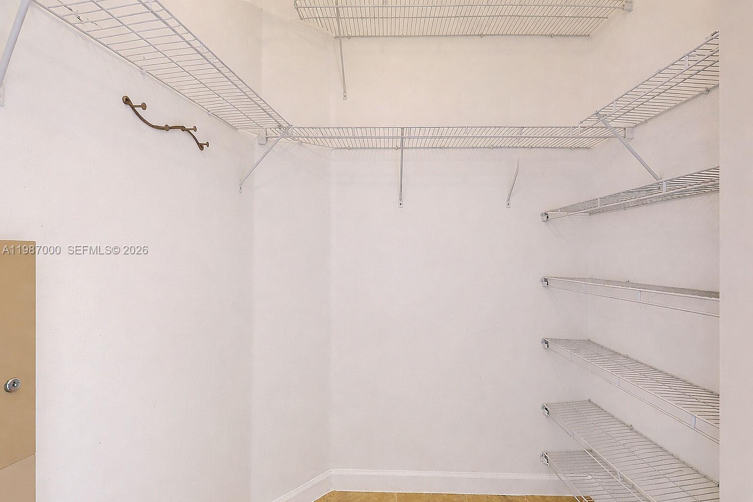 FLORIDIAN BAY ESTATES - Residential Lease