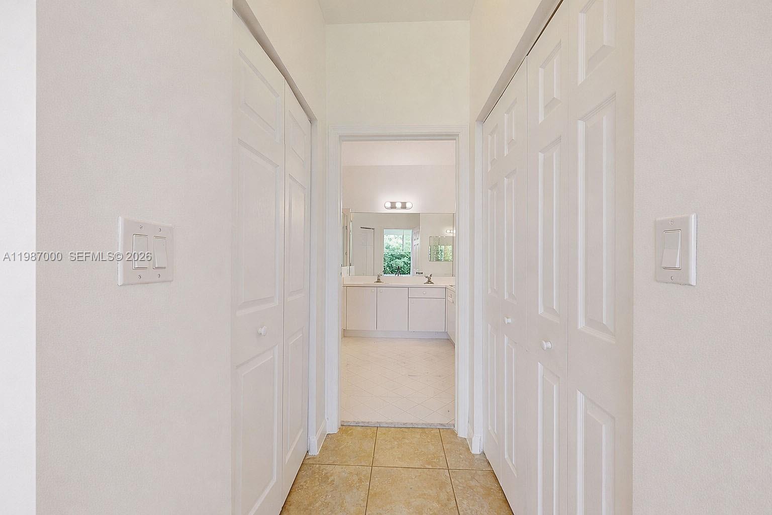 FLORIDIAN BAY ESTATES - Residential Lease