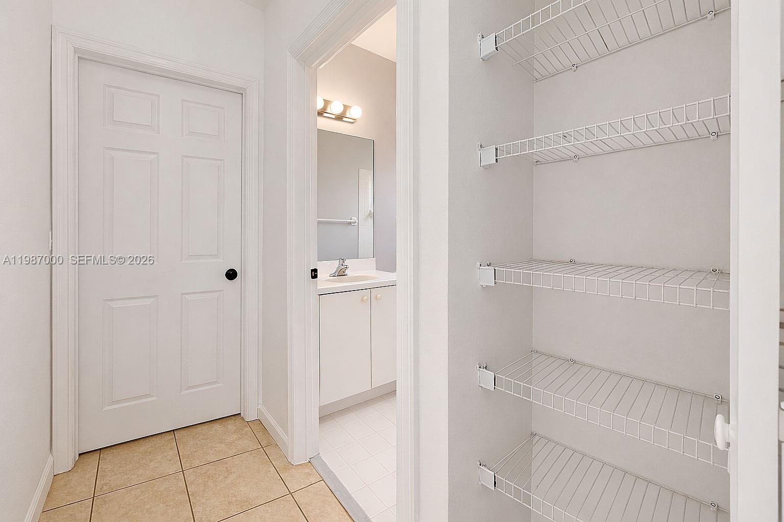 FLORIDIAN BAY ESTATES - Residential Lease