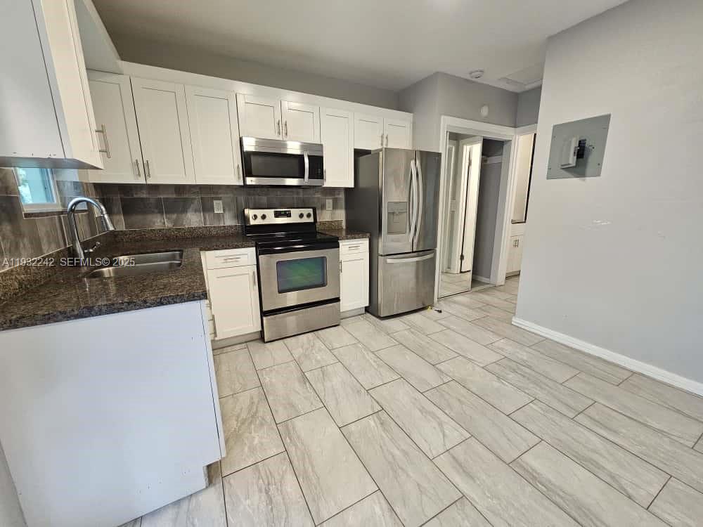 BRICKELL RIVERVIEW - Residential Lease