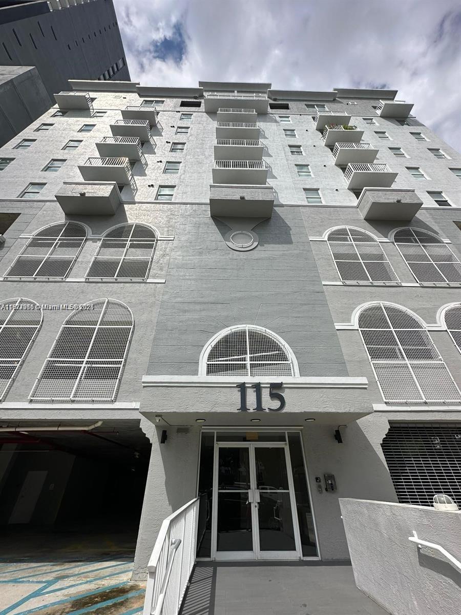 Spacious 1 bed/ 1 bath condo with balcony, washer and dryer in unit, secure building in the heart of Brickell. This light filled unit is located across from the Underline and the Brickell metro rail station in a very walkable neighborhood with lots of shops and restaurants.