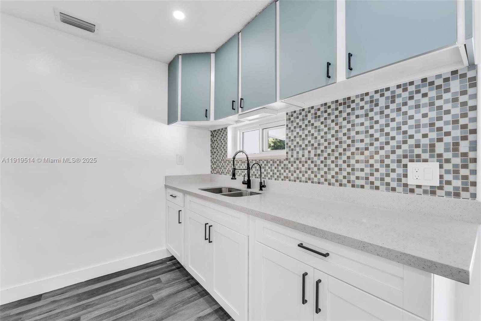 PLAYLAND ISLES - Residential Lease