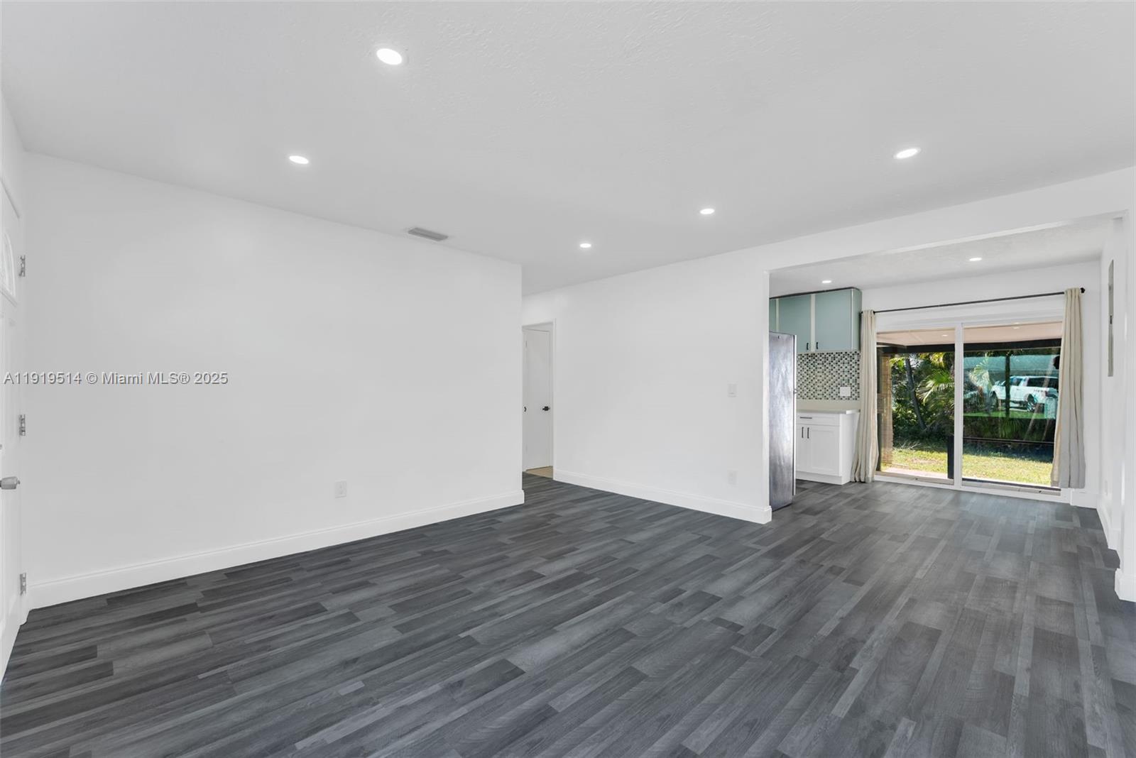 PLAYLAND ISLES - Residential Lease