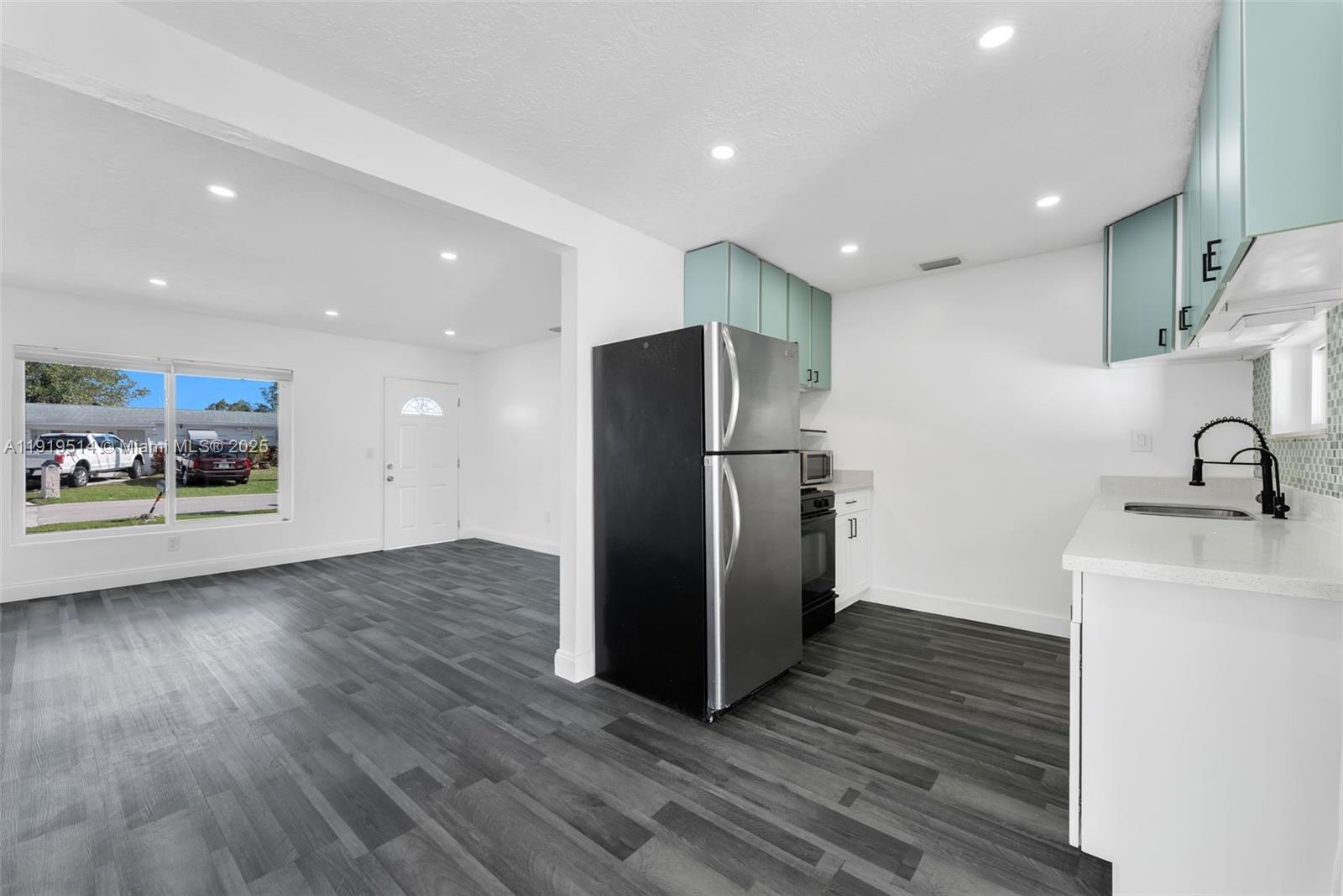 PLAYLAND ISLES - Residential Lease