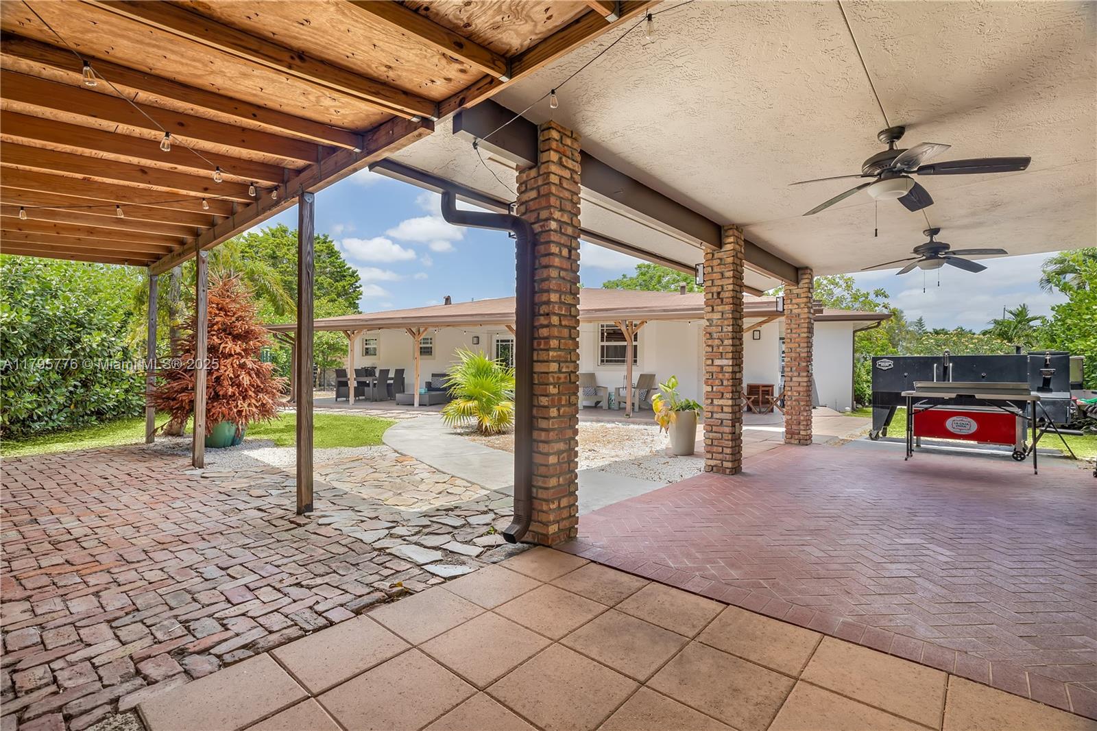 TROPICAL ESTATES 1ST ADDN - Residential