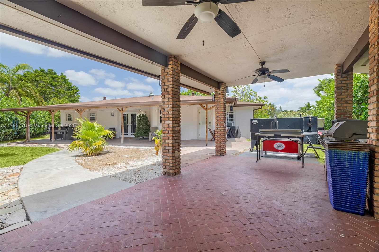 TROPICAL ESTATES 1ST ADDN - Residential