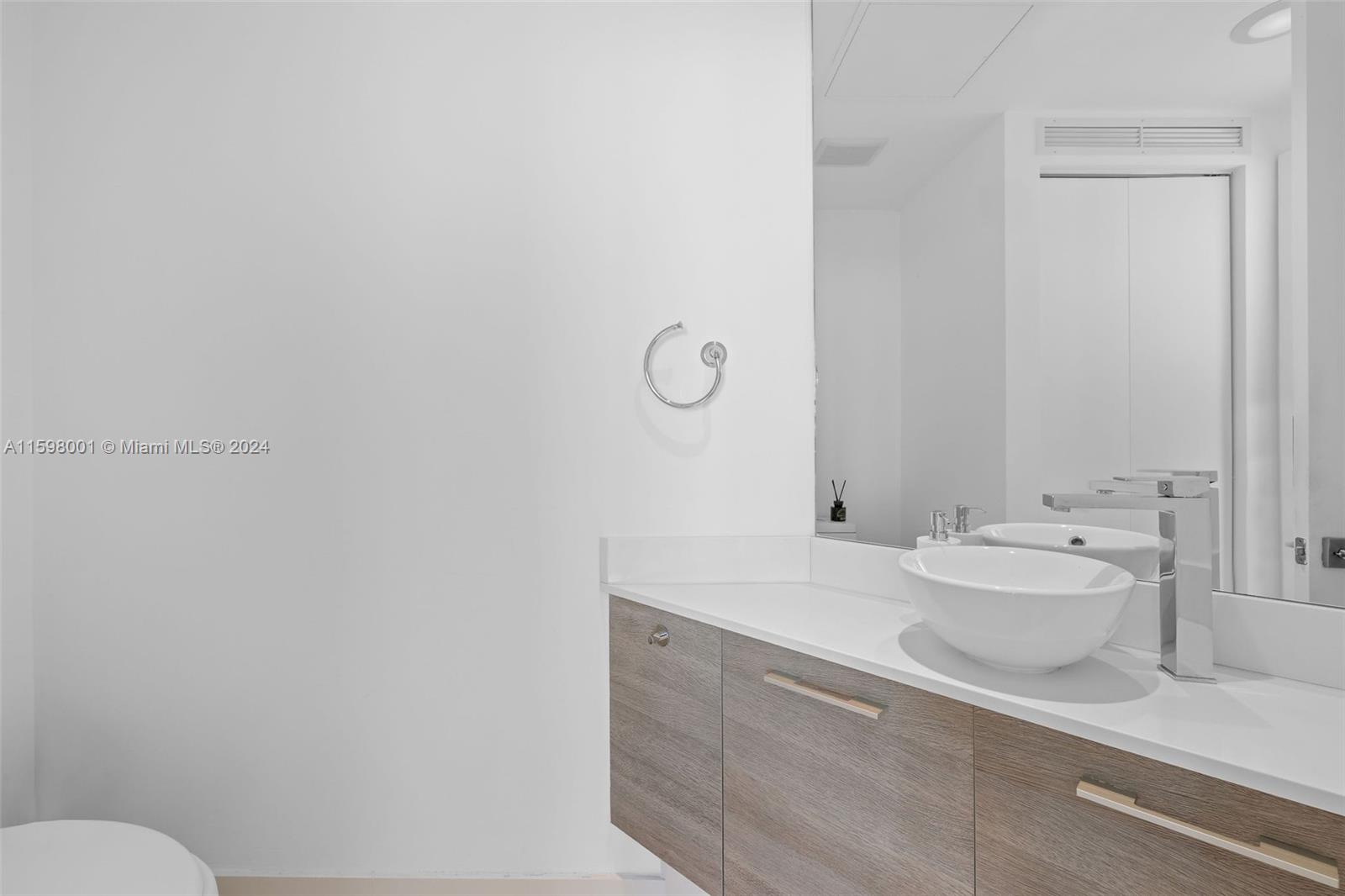 PARAISO BAY CONDO - Residential Lease
