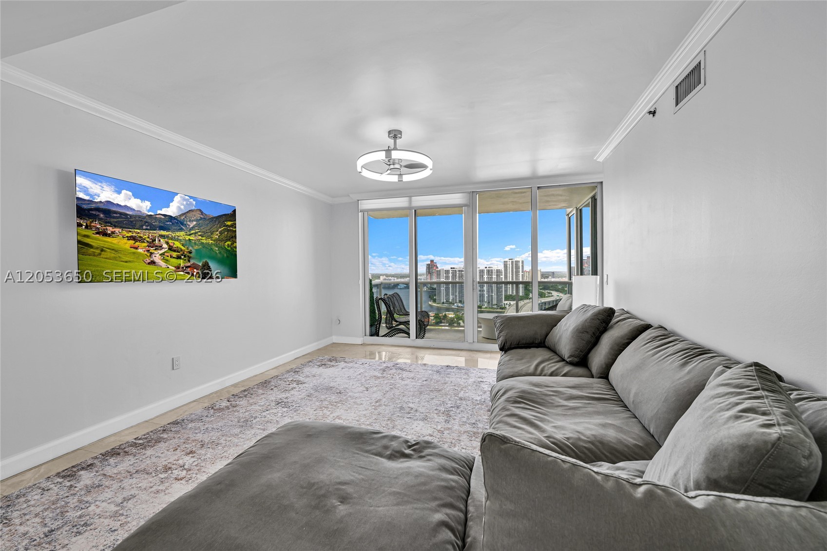19111 Collins Ave 2704
