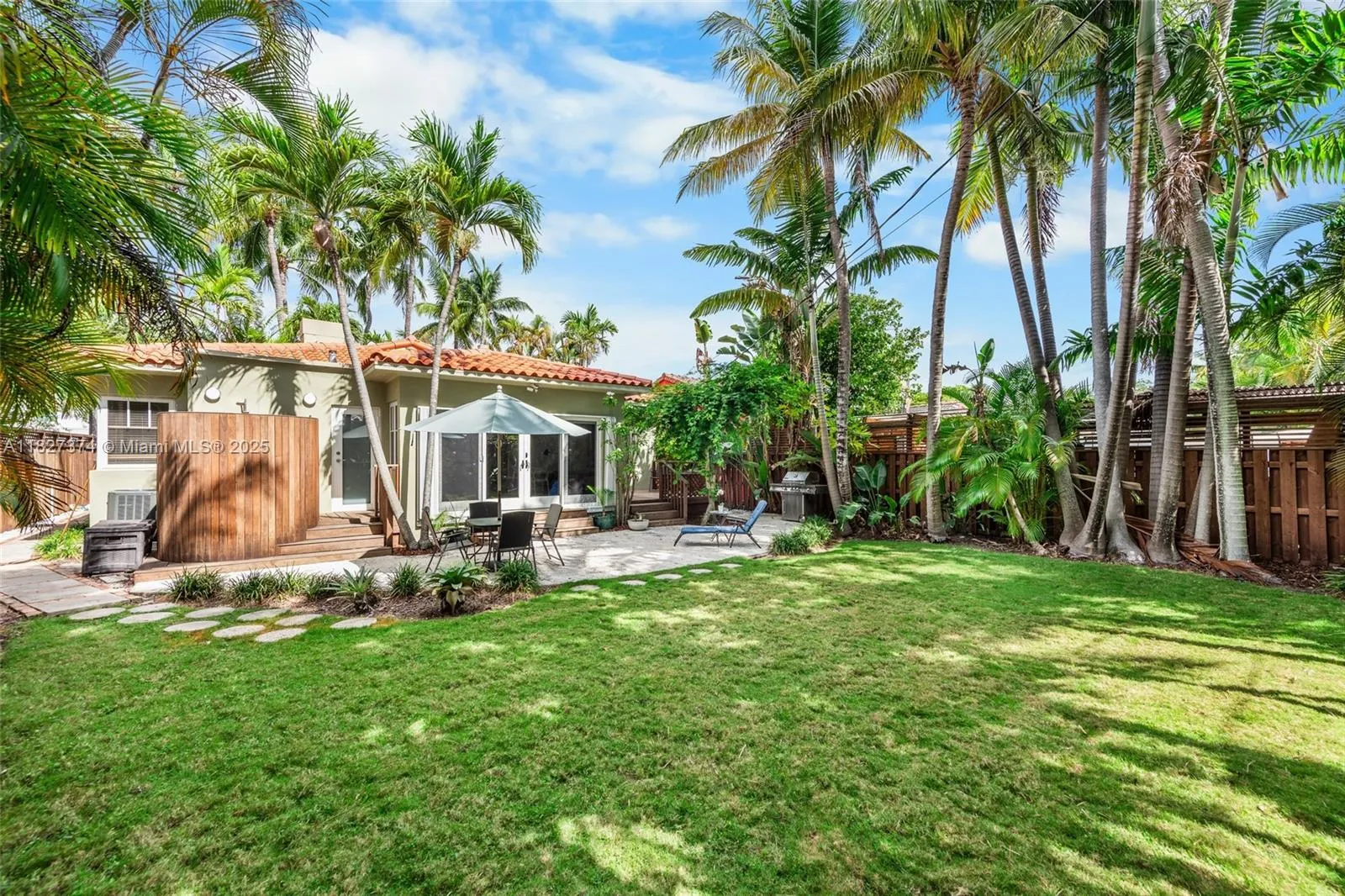 Miami Beach, Florida 33140, United States, 3 Bedrooms Bedrooms, ,2 BathroomsBathrooms,Residential,Active,157016