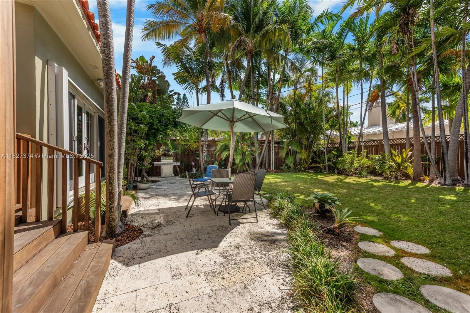 Miami Beach, Florida 33140, United States, 3 Bedrooms Bedrooms, ,2 BathroomsBathrooms,Residential,Active,157016