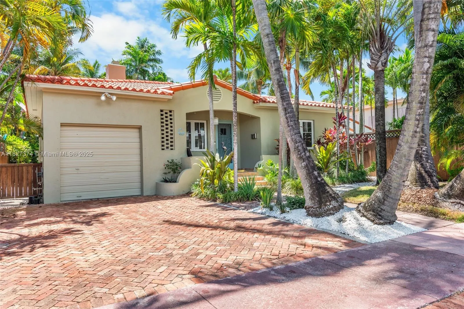 Miami Beach, Florida 33140, United States, 3 Bedrooms Bedrooms, ,2 BathroomsBathrooms,Residential,Active,157016