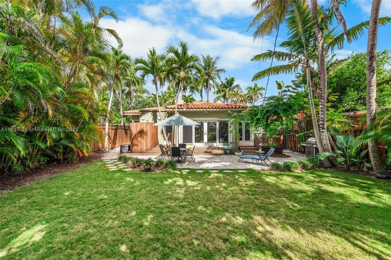 Miami Beach, Florida 33140, United States, 3 Bedrooms Bedrooms, ,2 BathroomsBathrooms,Residential,Active,157016