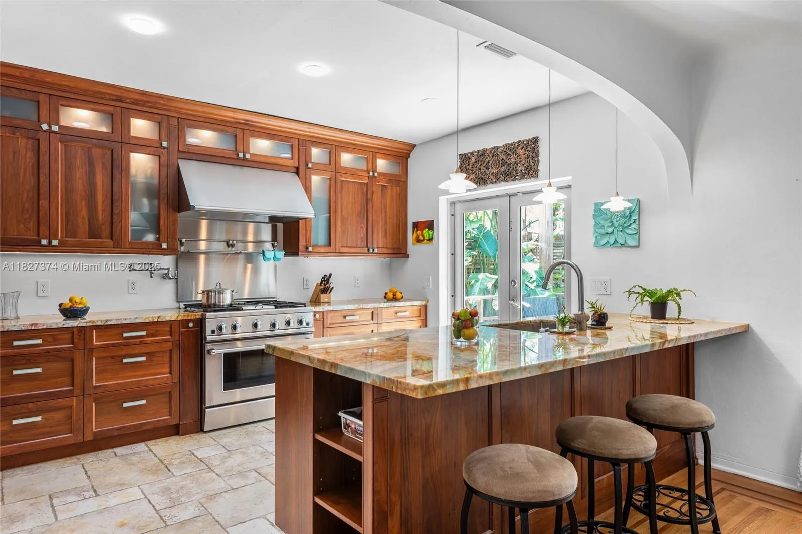 Miami Beach, Florida 33140, United States, 3 Bedrooms Bedrooms, ,2 BathroomsBathrooms,Residential,Active,157016