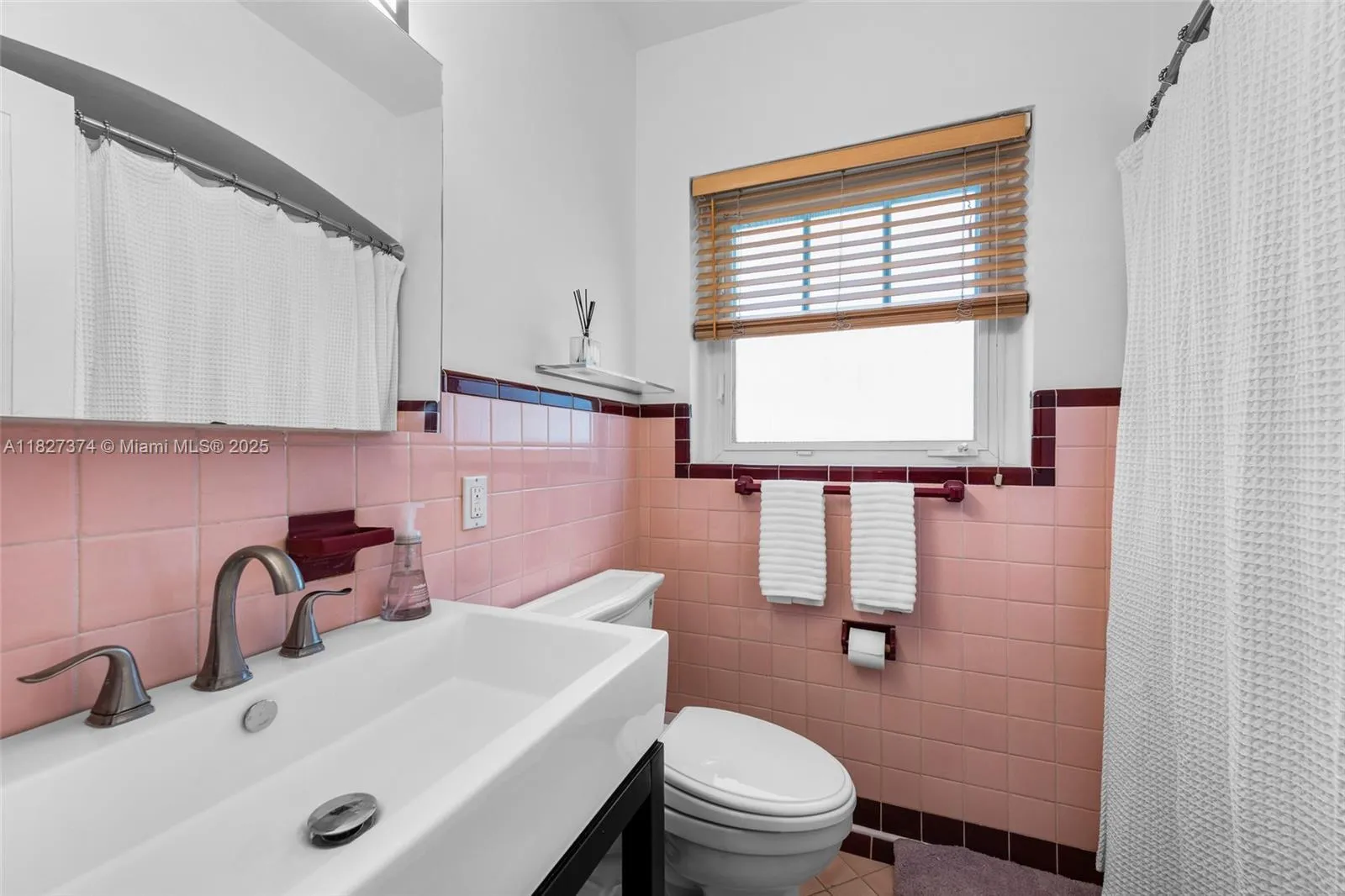 Miami Beach, Florida 33140, United States, 3 Bedrooms Bedrooms, ,2 BathroomsBathrooms,Residential,Active,157016